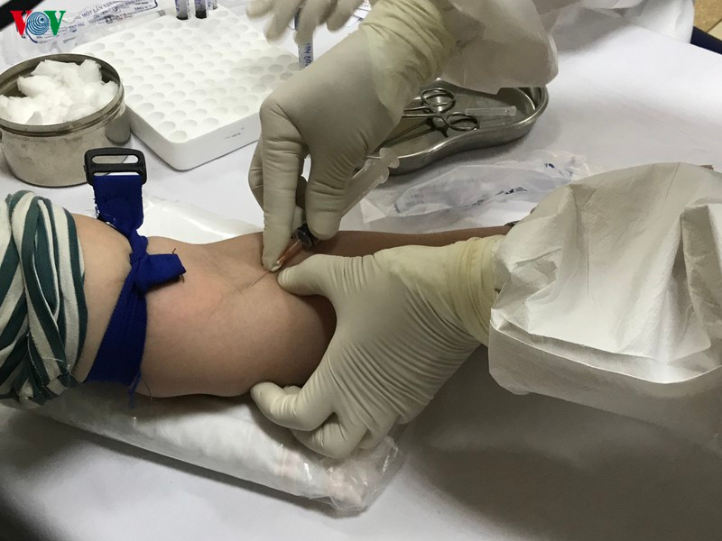 Trước đó, Chủ tịch UBND TP Hà Nội, ông Nguyễn Đức Chung cho biết: "Khu vực các chợ đầu mối là một trong những nơi có đông người qua lại, mua bán, giao dịch. Việc xét nghiệm có thể tìm ra những ca nghi ngờ mắc bệnh, tổ chức khoanh vùng ngay để công tác phòng, chống dịch bệnh đạt hiệu quả tốt nhất".