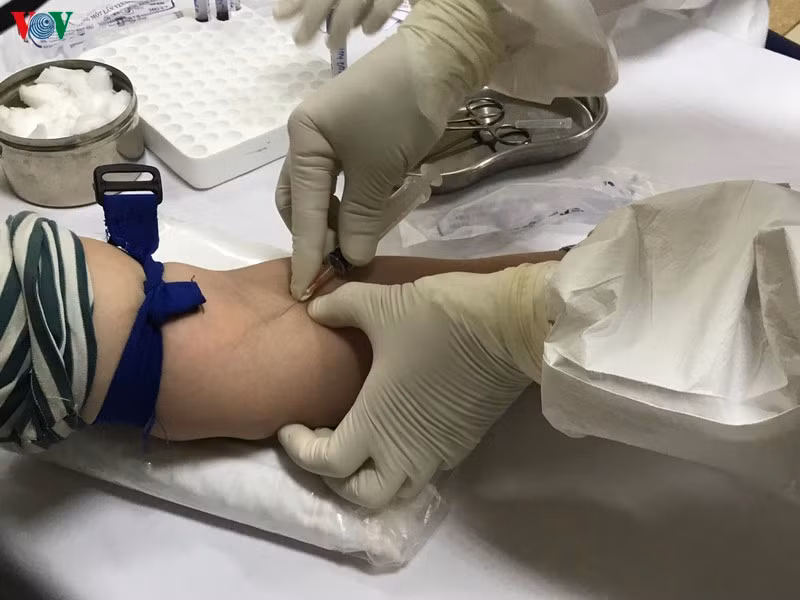 Trước đó, Chủ tịch UBND TP Hà Nội, ông Nguyễn Đức Chung cho biết: "Khu vực các chợ đầu mối là một trong những nơi có đông người qua lại, mua bán, giao dịch. Việc xét nghiệm có thể tìm ra những ca nghi ngờ mắc bệnh, tổ chức khoanh vùng ngay để công tác phòng, chống dịch bệnh đạt hiệu quả tốt nhất".