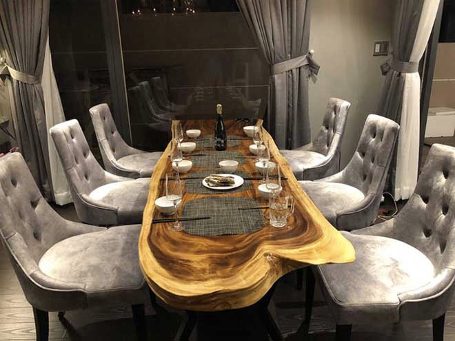 Biệt thự có diện tích lên đến 315m2, với 5 phòng ngủ được đầu tư nội thất sang trọng.