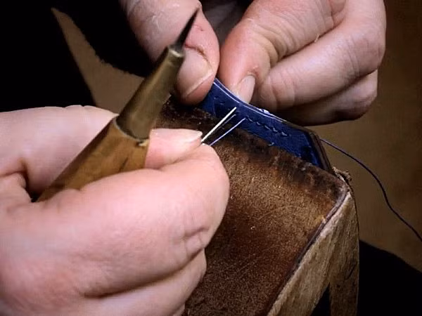 Một đường kim hỏng sẽ để lại vết hở vĩnh viễn trên túi. Vì thế, nhiều thương hiệu khi phát hiện đường may lỗi sẽ cho hủy hoàn toàn chiếc túi xách.