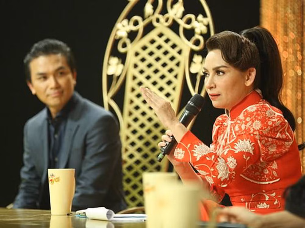 Giọng ca "Trách ai vô tình" cũng góp mặt trong nhiều game show, chương trình ca hát với vai trò giám khảo.