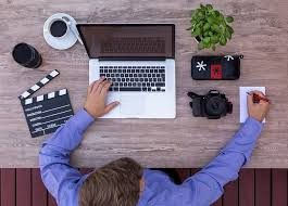 Hãy tiêu tiền vào thứ bạn dành nhiều thời gian và cắt bớt phần còn lại.Chẳng hạn, nếu bạn làm việc online, bạn cần đầu tư máy tính...Kiểu tư duy này sẽ giúp bạn cắt giảm những thứ hời hợt mà không tăng giá trị cho cuộc sống của bạn.