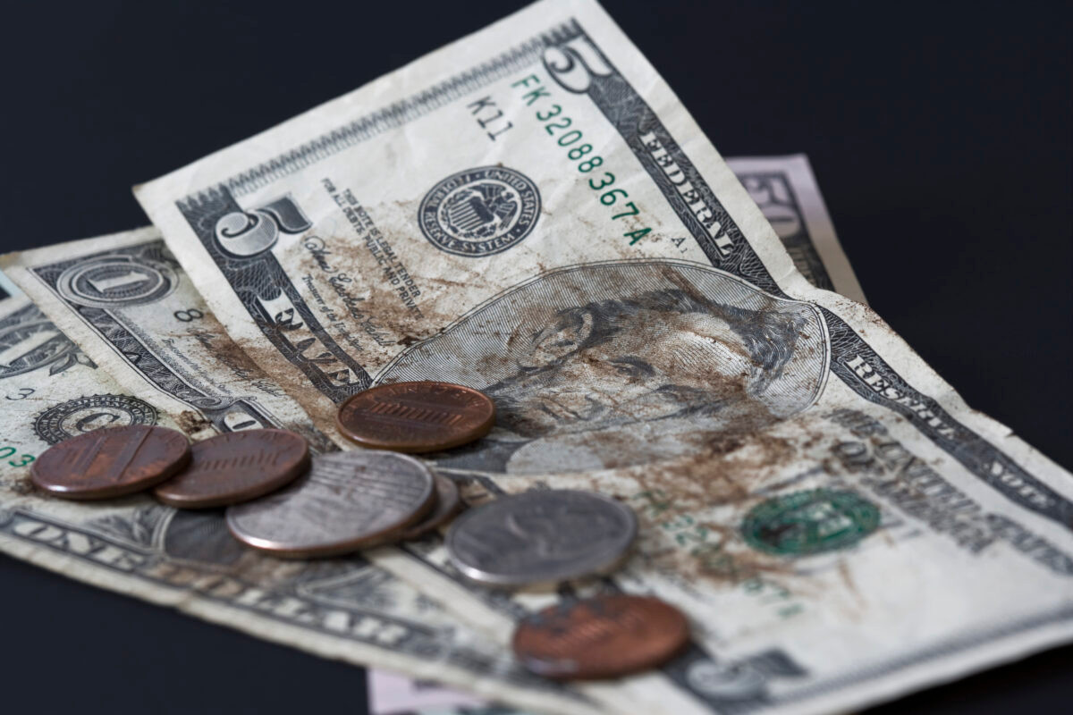 Nếu chưa có tài khoản tiết kiệm, hoặc tài khoản tiết kiệm quá ít, thì lúc này bạn nên hoạch định chi tiêu của bản thân để gia tăng quỹ nhanh nhất.