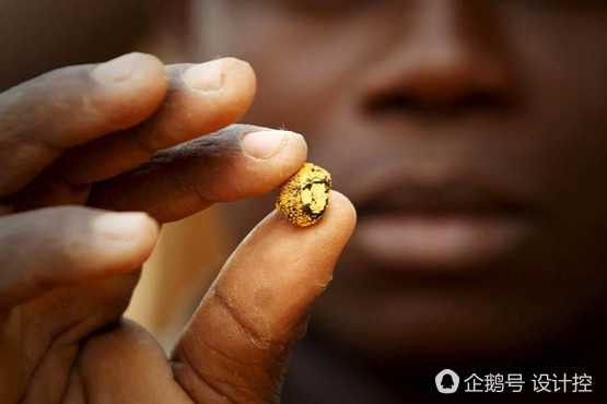 Ngoài công ty, chính phủ Mali luôn khuyến khích và tạo cơ hội cho người dân được tự do khai thác các mỏ vàng. Ảnh: Kuaibao.