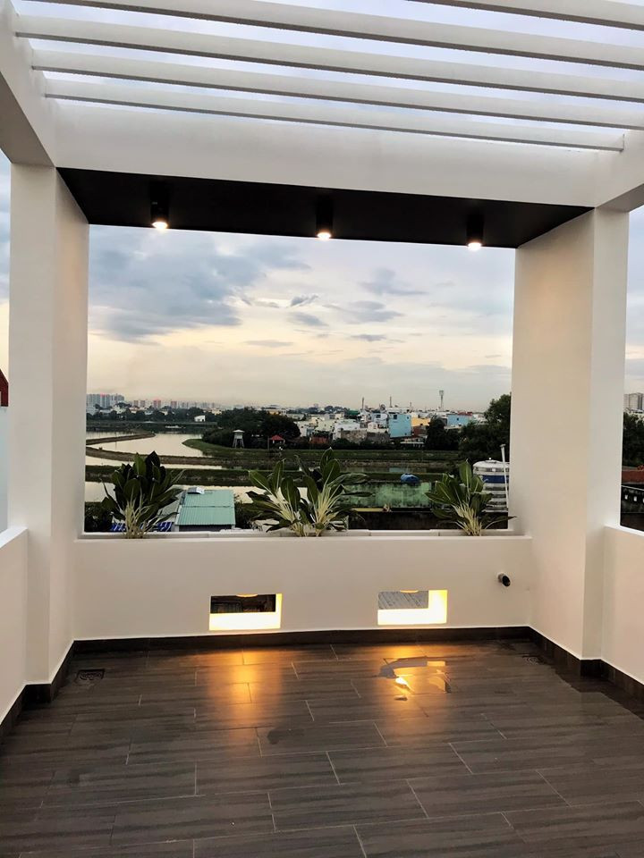 Sân thượng có tầm nhìn tuyệt đẹp.