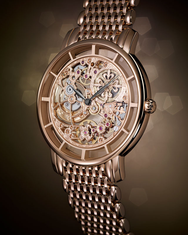 Đặc biệt, từng chi tiết của chiếc đồng hồ Patek Philippe đều được hoàn thiện bằng tay.