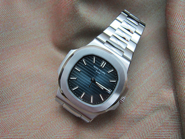 Lý do là thiết kế của Patek Philippe kỳ công đến nỗi phải mất 9 tháng để sáng tao nên một mẫu đồng hồ kinh điển. Thậm chí, có những tuyệt phẩm tầm cỡ thế giới phải mất tận 2 năm.