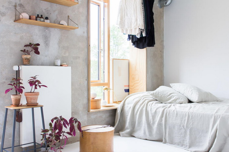 Việc sử dụng sơn trắng trên tường và sàn cũng là yếu tố giúp không gian thêm rộng rãi.