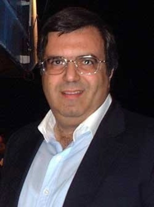 Trong khi đó, tỷ phú Cyprus Polys Haji-Ioannou (em trai Stelios Haji-Ioannou) đang sở hữu 1,5 tỷ USD. Tài sản của ông chủ yếu đến từ cổ phần của ông trong EasyJet, hãng hàng không được thành lập bởi anh trai Stelios Haji-Ioannou.