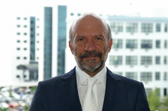 Tỷ phú giàu thứ 3 tại Cộng hòa Cyprus là Suat Gunsel với 2 tỷ USD. Ông sở hữu cơ sở giáo dục lớn nhất ở Bắc Cyprus, Đại học Cận Đông, phục vụ khoảng 30.000 sinh viên.