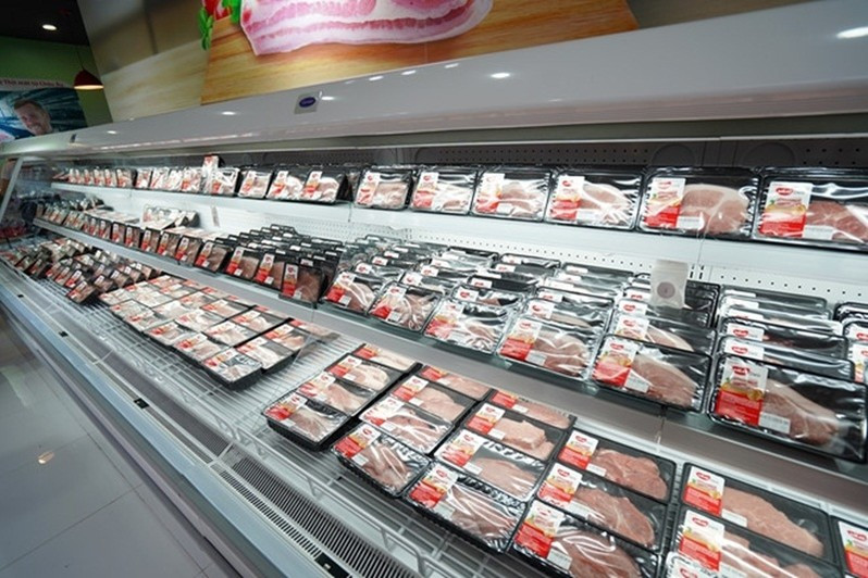 Từ cuối năm 2018, Masan của tỷ phú Nguyễn Đăng Quang bắt đầu ra mắt thương hiệu thịt mát MEATDeli và dự kiến đạt doanh thu từ 500 – 1.000 tỷ đồng trong năm 2019 với hơn 500 điểm bán tại miền Bắc và miền Nam. Ảnh: Internet Video: Thương vụ Sabeco: Tỷ phú Thái Lan có “lách luật”? Nguồn: VTC1