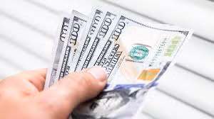 Mỗi người đều phải chi một khoản tiền nhất định cho cuộc sống hàng ngày, nhưng bạn phải quyết định làm gì với số tiền còn lại. Nếu chi chi tiêu toàn bộ số tiền còn lại có nghĩa là bạn không có "quỹ khẩn cấp" khi gặp phải vấn đề nào đó.