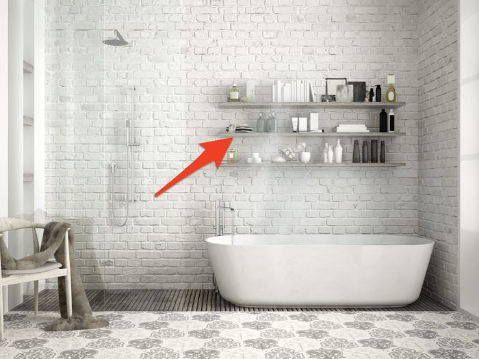 Những giá đỡ cồng kềnh sẽ làm không gian thêm chật chội. Thay vào đó, hãy sử dụng các kệ lưu trữ mở.