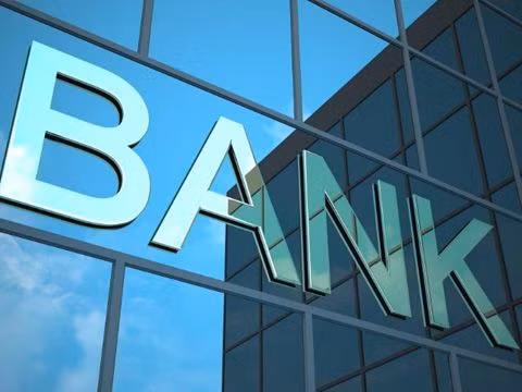 CEO ngân hàng cũng là một trong những ngành nghề thu nhập cao tại Việt Nam. Theo một khảo sát, có một CEO ngân hàng thương mại cổ phần rơi vào khoảng hơn 20 tỷ đồng/năm. Một số CEO ở các ngân hàng lớn hưởng lương từ 4,8 – 7 tỷ đồng/năm, còn các CEO khác cũng thu nhập trên dưới 2 tỷ đồng mỗi năm. Ảnh: Internet.