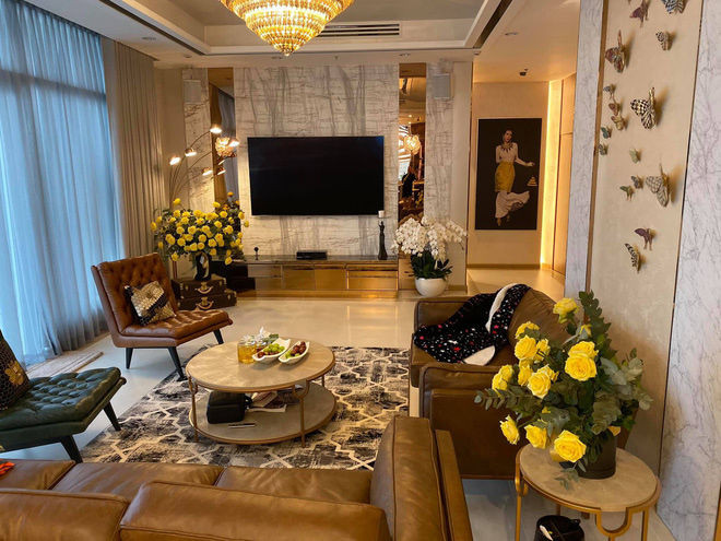 Theo nhiều nguồn tin tiết lộ, Hoa hậu Thu Hoài sở hữu đến 3 căn nhà với giá trị khủng. Trong đó, có một căn biệt thự rộng 400m2 được thiết kế vô cùng sang chảnh và xa hoa.