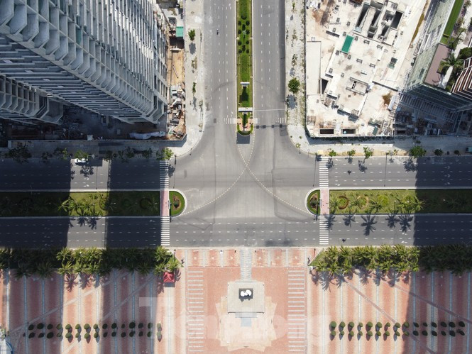 Khu vực Công viên Biển Đông không một bóng người trong những ngày áp dụng các biện pháp phòng chống COVID-19 lây lan.