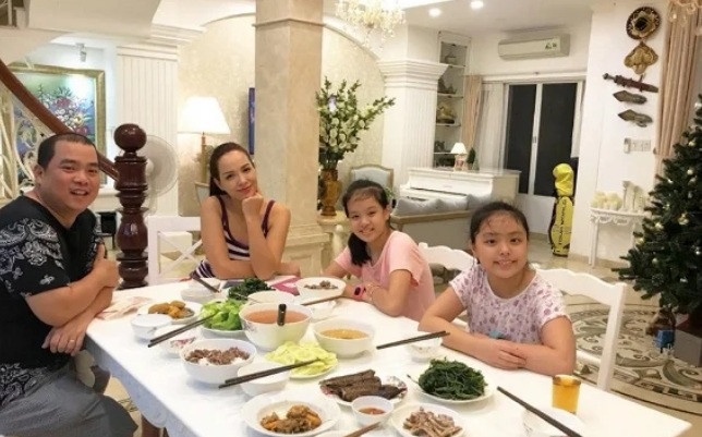 Trong tính cách, Thúy Hạnh vốn là người cầu toàn nên mọi chi tiết nhỏ trong nhà đều do một tay cô chăm chút tỉ mỉ để có thể ưng ý.