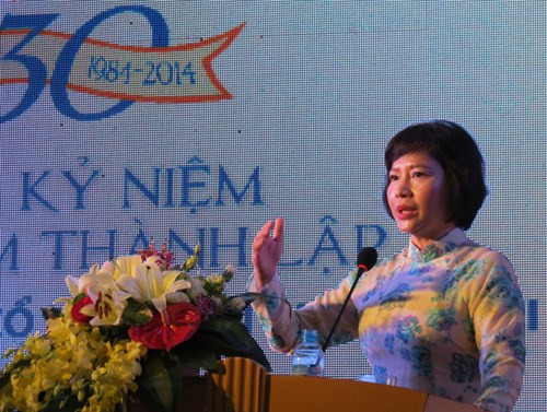 Nguyen Thu truong Ho Thi Kim Thoa so huu bao nhieu co phan tai Bong den Dien Quang?