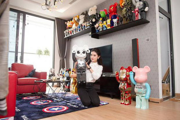 Á hậu Huyền My có sở thích sư tập đồ chơi Be@rbricks.
