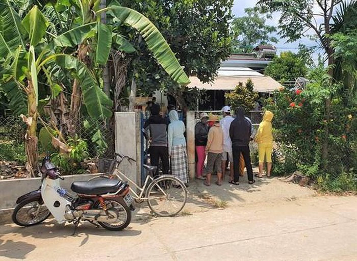 Quang Nam: Dieu tra cai chet bat thuong cua nam thieu nien truoc san nha