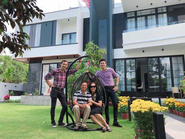 Sau thời gian theo đuổi nghệ thuật và công việc kinh doanh, nam diễn viên Quốc Trường xây biệt thự trị giá 25 tỷ đồng tại quê nhà Cần Thơ để dành tặng ba mẹ. Ảnh: Người đưa tin.