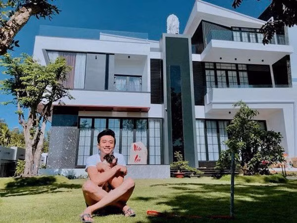 Biệt thự được nam diễn viên lên ý tưởng và thiết kế từng chi tiết để vừa sang trọng, hiện đại, vừa phù hợp với sở thích các thành viên trong gia đình. Ảnh: Người đưa tin.