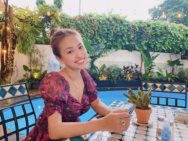 Thời gian này nữ Mc thường tập trung phát triển sự nghiệp tại TP.HCM. Cách đây không lâu, và cô cũng quyết định đưa con trai vào sinh sống. Tuy phải rời xa mảnh đất mình gắn bó nhiều năm, bắt đầu cuộc sống mới với Vân Hugo không phải điều dễ dàng.