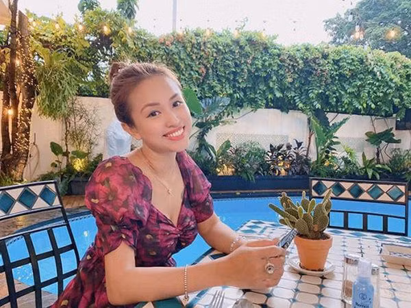 Thời gian này nữ Mc thường tập trung phát triển sự nghiệp tại TP.HCM. Cách đây không lâu, và cô cũng quyết định đưa con trai vào sinh sống. Tuy phải rời xa mảnh đất mình gắn bó nhiều năm, bắt đầu cuộc sống mới với Vân Hugo không phải điều dễ dàng.