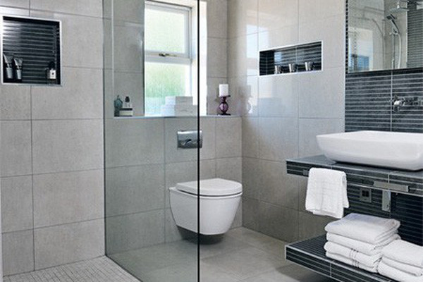 Lỗi thiết kế nhà này khiến phòng tắm xảy ra tình trạng ngập ứ, không thoát kịp nước, thậm chí là tắc nghẽn xảy ra thường xuyên. Ảnh: Internet