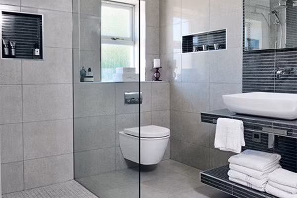 Lỗi thiết kế nhà này khiến phòng tắm xảy ra tình trạng ngập ứ, không thoát kịp nước, thậm chí là tắc nghẽn xảy ra thường xuyên. Ảnh: Internet