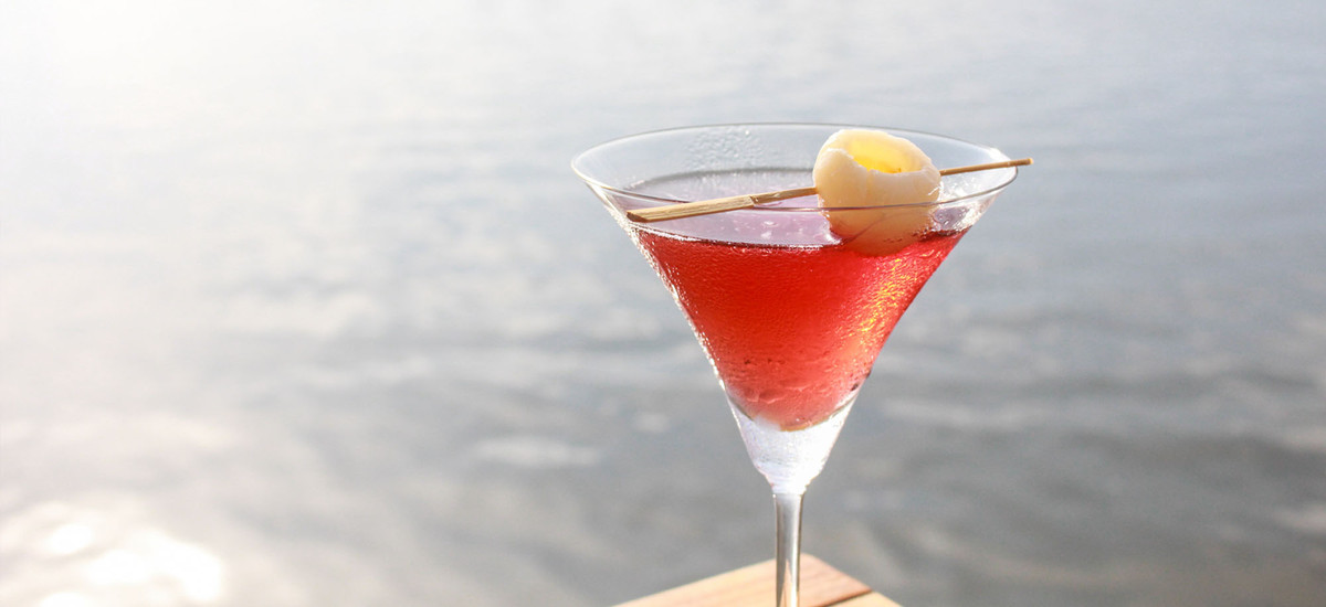 Các loại rượu vang trong quán bar có giá từ 1 - 4 triệu đồng.