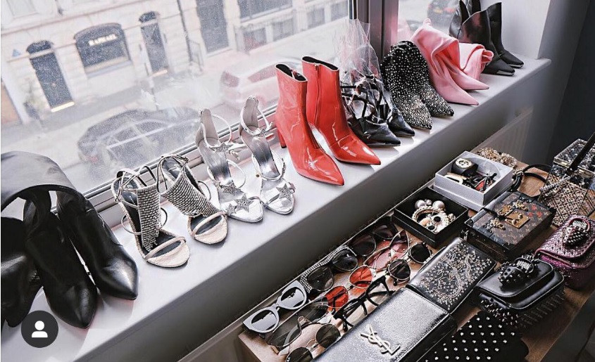 Nhà Jolie Nguyễn tại Việt Nam có hẳn một phòng chứa đồ hiệu siêu khủng. Cô tiết lộ mỗi tháng bỏ ra tầm nửa tỷ để mua sắm đồ hiệu.