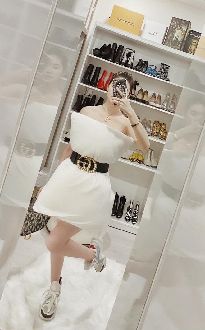 Nếu phải tham gia sự kiện lớn, con số Jolie Nguyễn chi ra cho một set thời trang tổng thể không dưới 1 tỷ đồng.