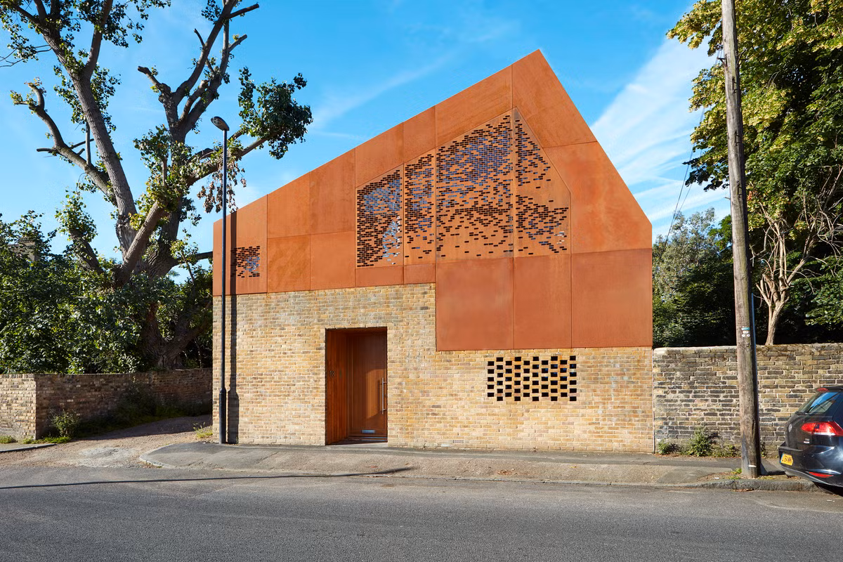 Doc dao ngoi nha voi thiet ke mai hinh hoc moi la