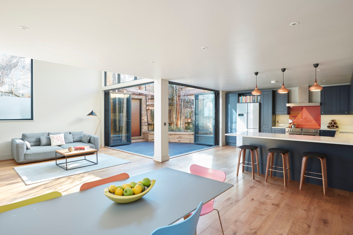 Không gian sinh hoạt chung ở tầng 1 không có vách ngăn, mang đến không gian thoáng rộng.