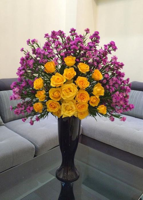 Cắm kết hợp nhiều loại hoa vừa tạo nên một tác phẩm nghệ thuật thật lại tiết kiệm chi phí khá nhiều so với việc chỉ cắm 1 đến 2 loại hoa.