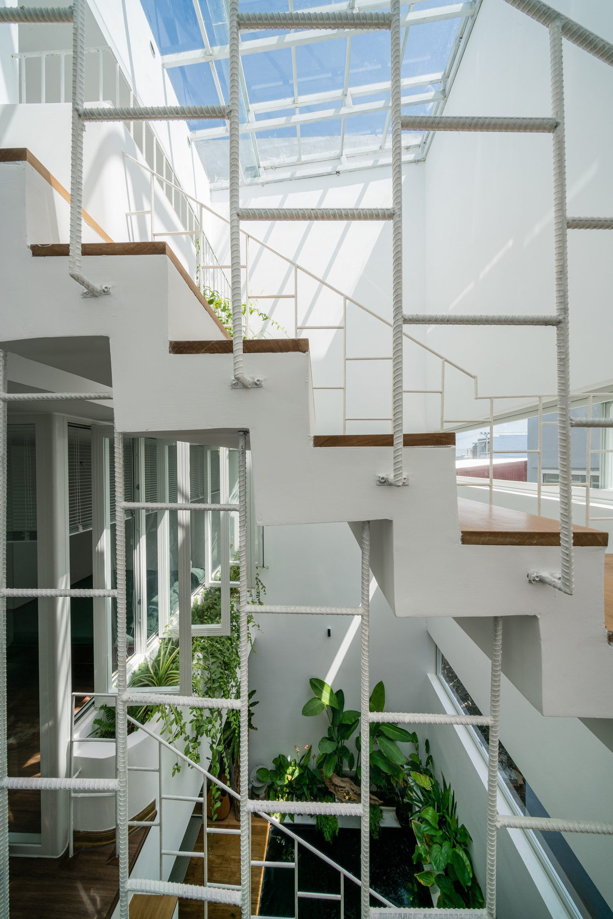 Khu vực thông tầng cho nhà ngập nắng đến kỳ lạ.