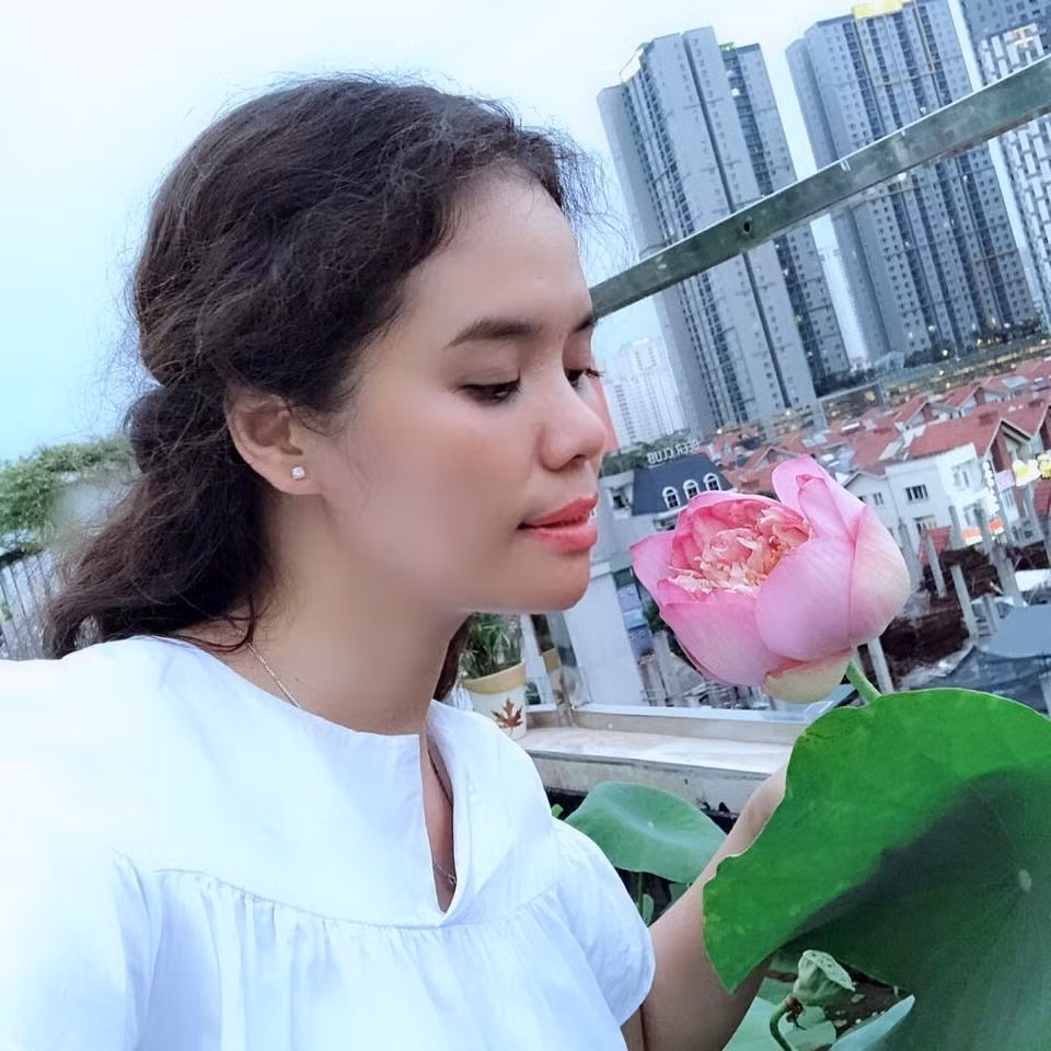 Trên nóc nhà 7 tầng của chị Trần Diệu Thúy (Hà Đông, Hà Nội) có một khu vườn rộng tới 200m2. Ảnh: Vietnammoi.