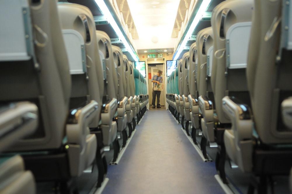 Đặc biệt, toa ghế ngồi được thiết kế không khác gì khoang máy bay với ghế bọc da và có độ ngả vô cùng thoải mái. Ảnh: Baodansinh.