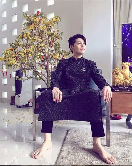 Thêm nhiều góc "chất lừ" trong nhà của nam ca sĩ nổi tiếng. Nguồn ảnh: FBNV. Video: Dân Sài thành ‘tiếc’ biệt thự Pháp bị phá dỡ. Nguồn: VTC14