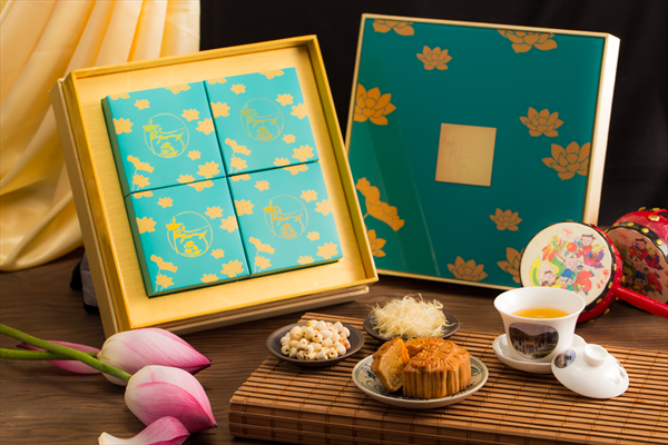 Năm nay, trên thị trường cũng xuất hiện loại bánh trung thu nhân sâm. Nhân bánh được làm từ những nguyên liệu hảo hạng đó là: Nhân sâm, Vi cá, Yến sào, Sen nhuyễn. Ảnh: Nhansamhanoi.