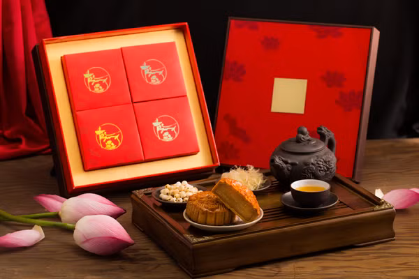 Mỗi hộp bánh trung thu nhân sâm gồm 4 chiếc (80g/chiếc) có giá bán 550.000 đồng. Ảnh: Nhansamhanoi.