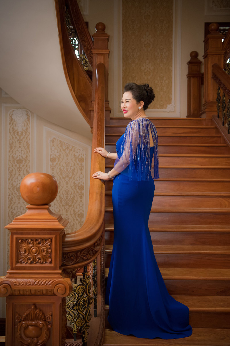 Ở độ tuổi U50, mẹ cô dâu Thu Hương 200 cây vàng vẫn khiến nhiều người trầm trồ bởi vẻ đẹp quý phái, sang trọng. Ảnh: Vietnamnet.