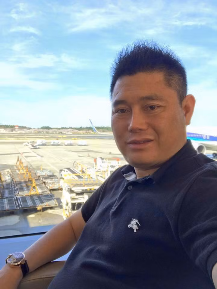 Bầu Thụy sinh năm 1976, hiện là chủ tịch Công ty CP Tập đoàn Thaigroup tiền thân là tập đoàn Xuân Thành, từng là doanh nhân trẻ nằm trong nhóm 100 doanh nhân đạt danh hiệu "Doanh nhân Việt Nam tiêu biểu 2009". Ảnh: NĐT.