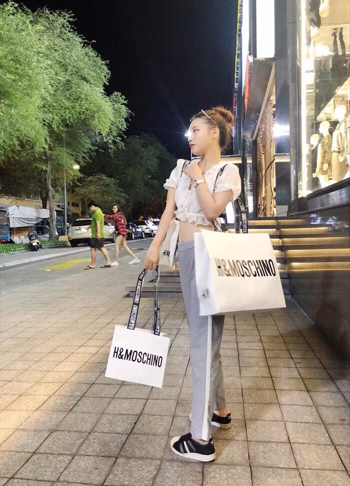 Amee trong một lần đi mua sắm. Ảnh: Saostar.