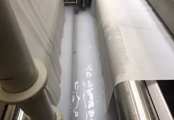 Trong quá trình sản xuất, khẩu trang sẽ được “nhúng” các hạt nano oxit kẽm vĩnh viễn với mục đích kháng khuẩn, chống virus.