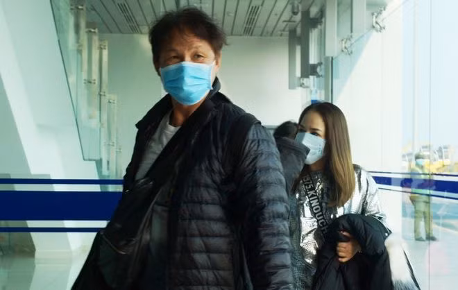 Đặc biệt, chiếc khẩu trang này không chỉ ngăn chặn virus mà còn có thể tiêu diệt chúng trên bề mặt khẩu trang.