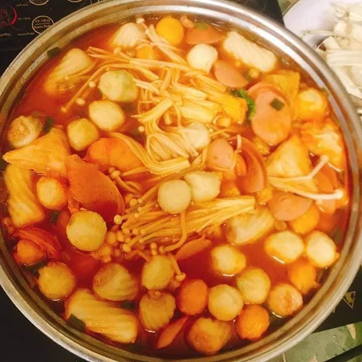 Tuy nhiên, mức giá rẻ giật mình của những set lẩu tokbokki khiến nhiều người không khỏi băn khoăn về chất lượng.