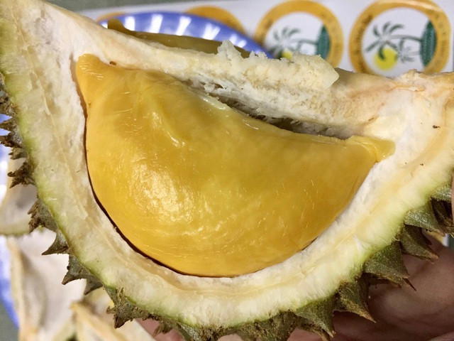 Sau khi thưởng thức, anh Tuấn thấy loại sầu riêng này không quá đặc sắc. Nếu xét về tính kinh tế thì mua sầu riêng nội địa vẫn hơn. Nguồn ảnh: Facebook.