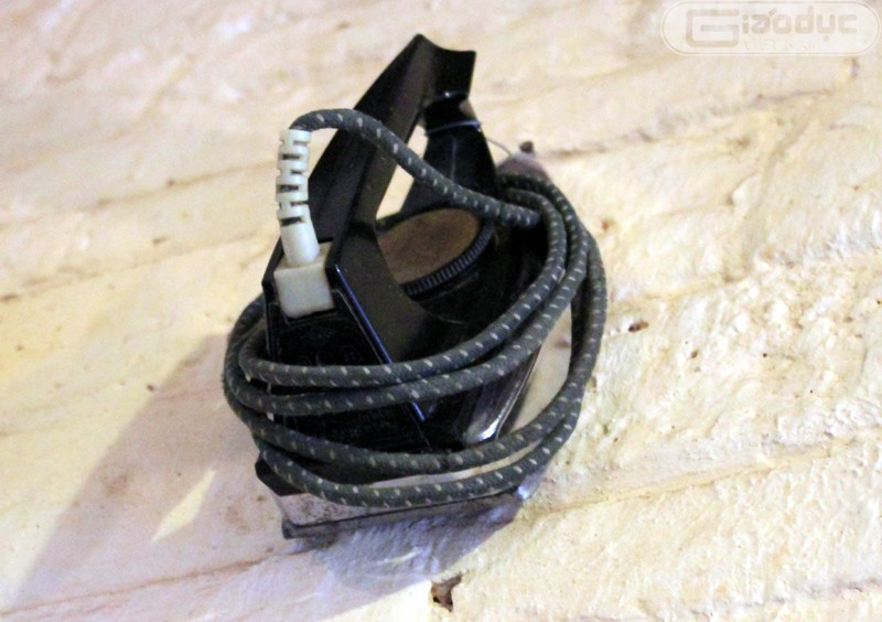 Bàn là thập niên 1970, 1980 là "hàng hiệu xách tay" quý giá từ Liên Xô cũ. Ảnh: Giáo dục Việt Nam.